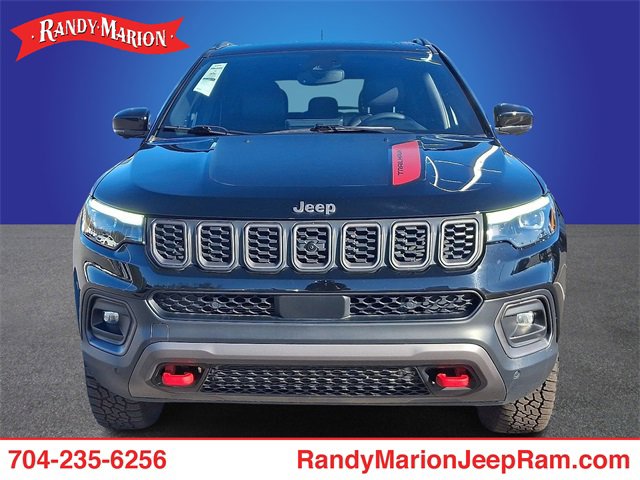 Used 2024 Jeep Compass Trailhawk w/ Trailhawk Elite Group image 2