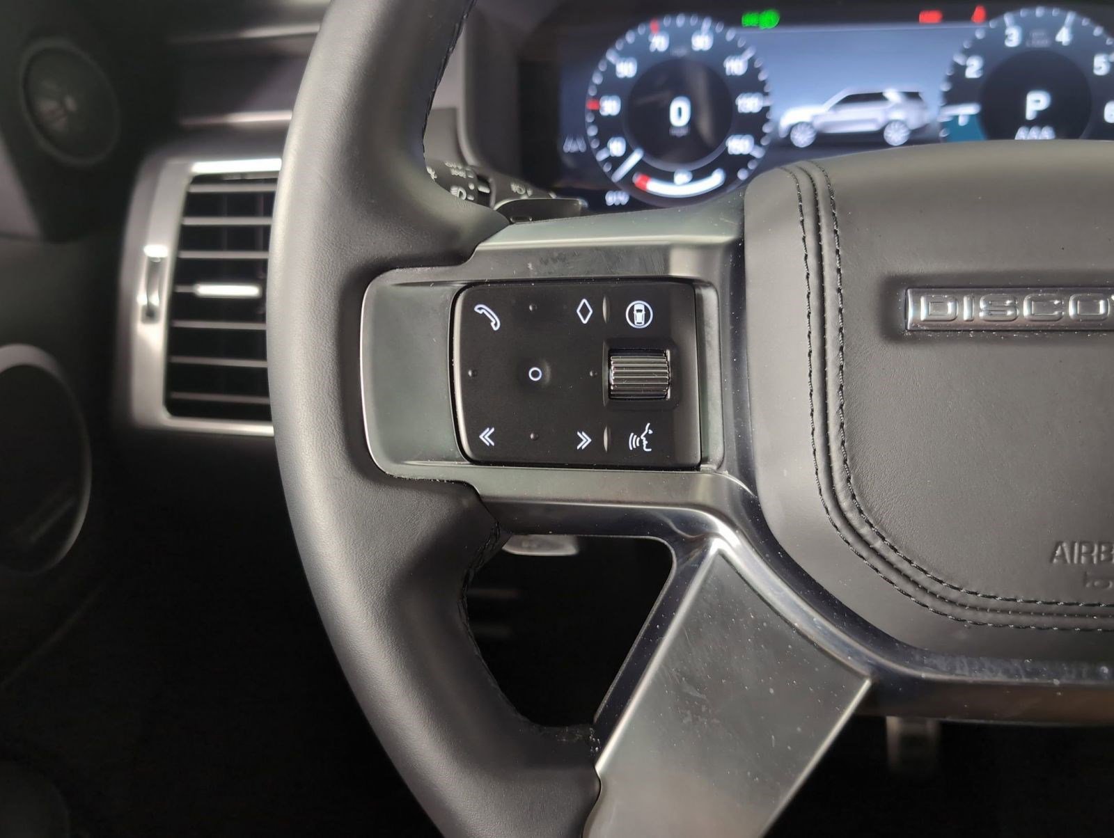 Certified 2025 Land Rover Discovery Metropolitan Edition image 13