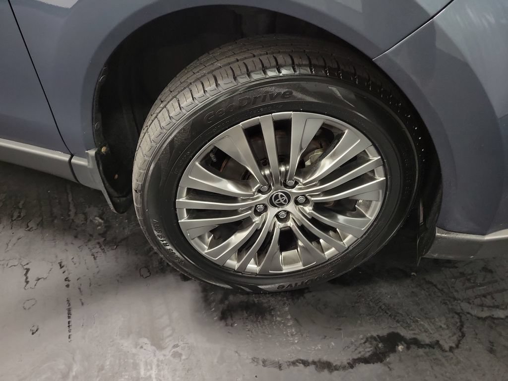 Used 2022 Toyota Venza XLE AWD/4WD image 10