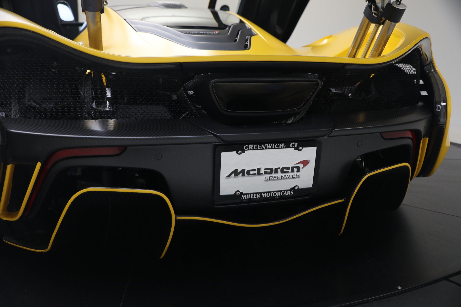 Used 2015 McLaren P1 RWD image 38