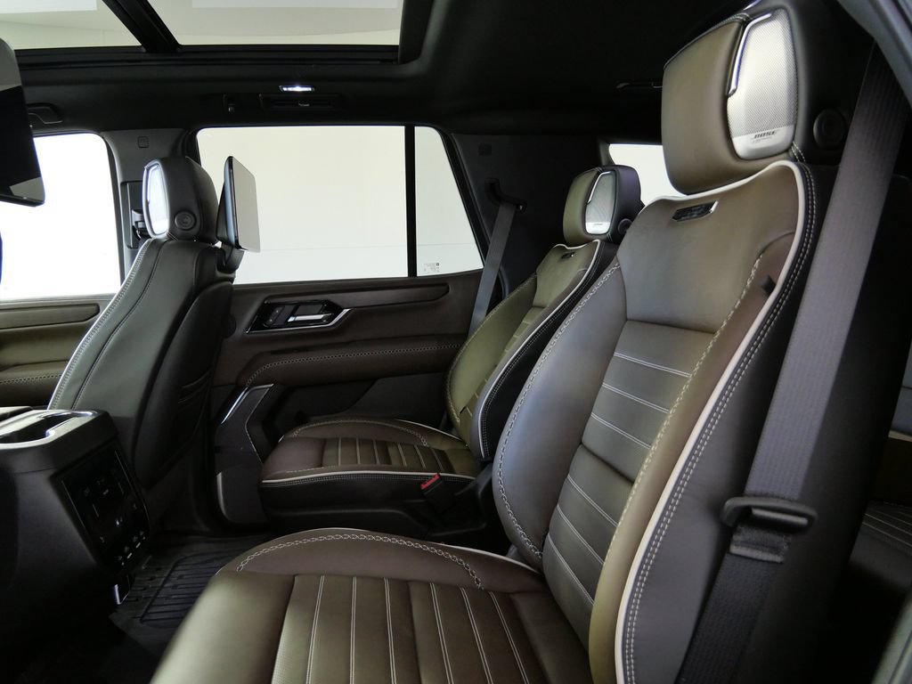 New 2026 GMC Yukon Denali Ultimate AWD/4WD image 17