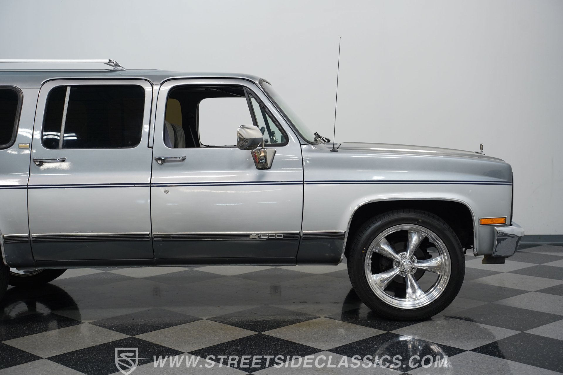 Used 1990 Chevrolet Suburban 2WD image 30