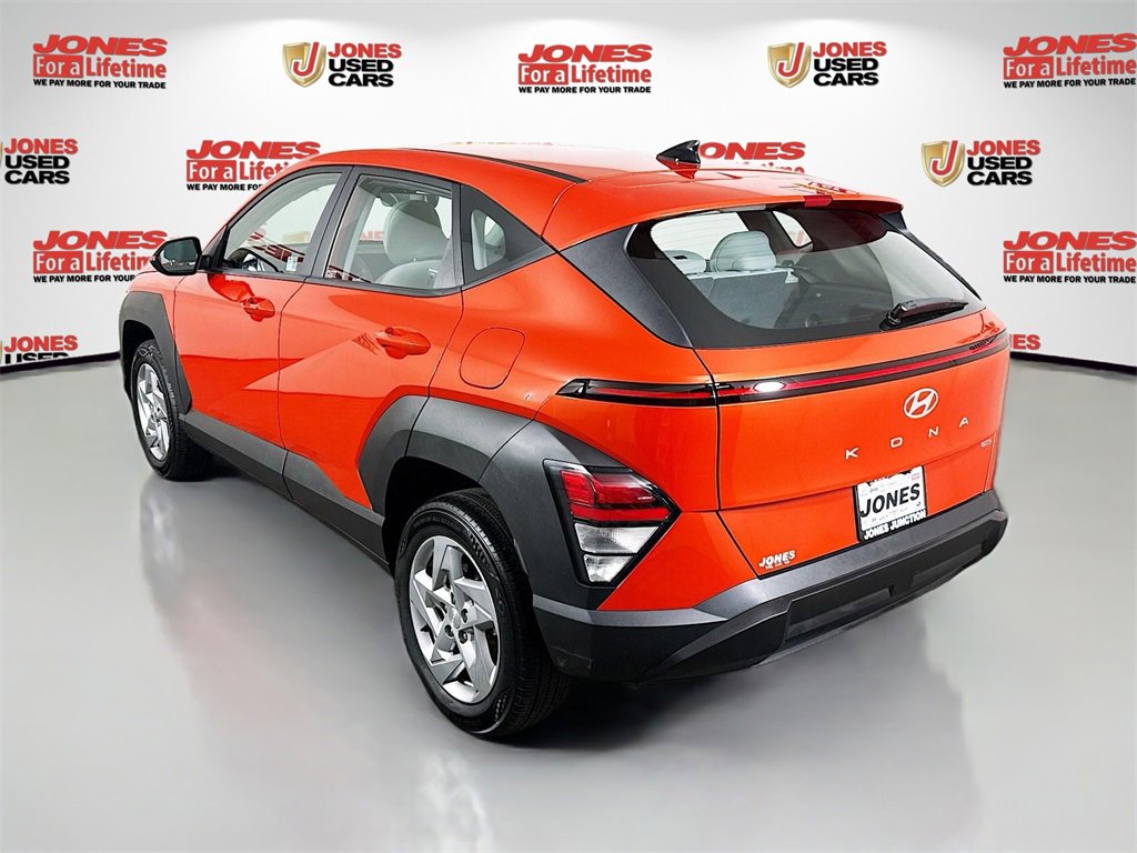 Certified 2025 Hyundai Kona SE image 2
