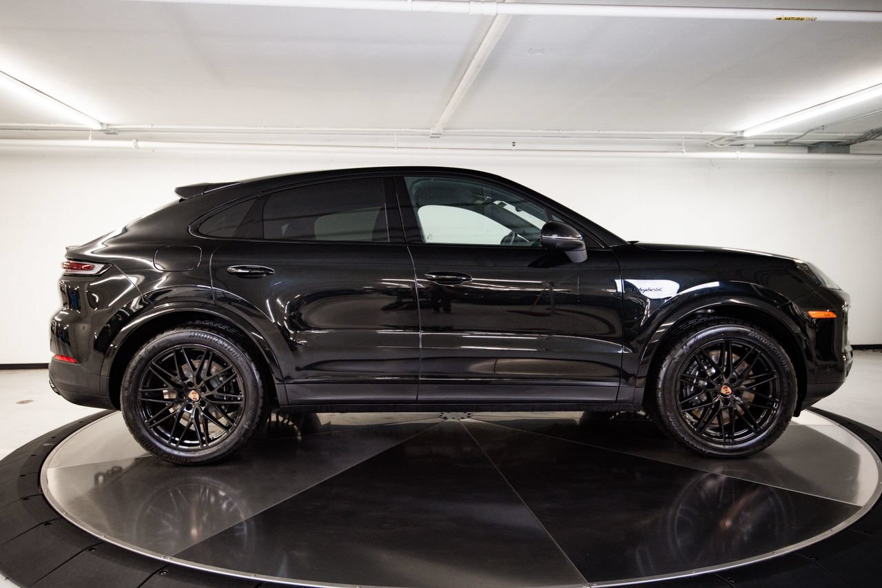 New 2026 Porsche Cayenne E-Hybrid Coupe AWD/4WD image 8