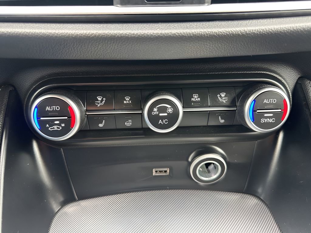 Used 2022 Alfa Romeo Stelvio Veloce image 25