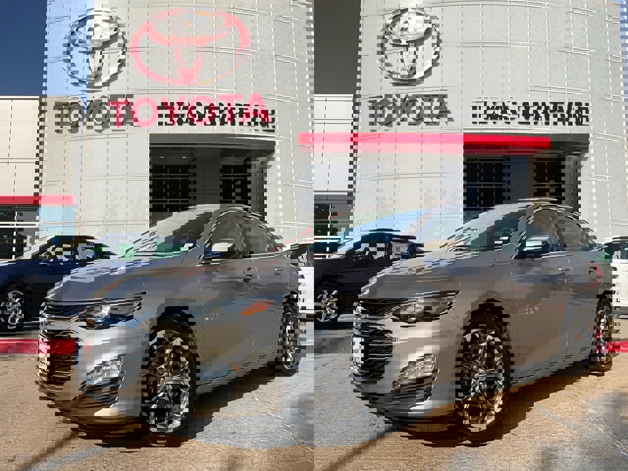 Used 2024 Chevrolet Malibu LT image 2