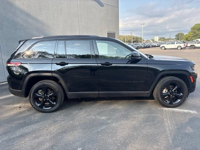 Used 2023 Jeep Grand Cherokee Altitude AWD/4WD image 13