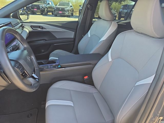 Used 2025 Toyota Camry SE image 14