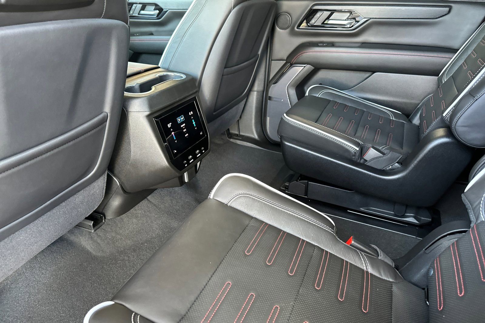 Certified 2025 GMC Yukon XL AT4 Ultimate AWD/4WD image 13