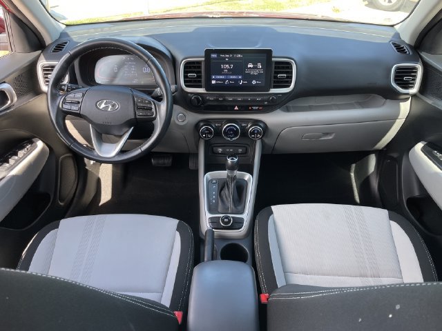 Used 2024 Hyundai Venue SEL FWD image 9