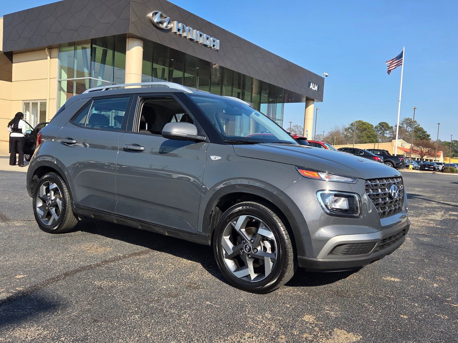 Used 2025 Hyundai Venue SEL image 1