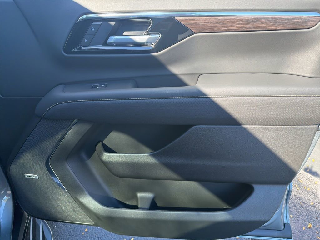 New 2026 Chevrolet Suburban Premier image 27