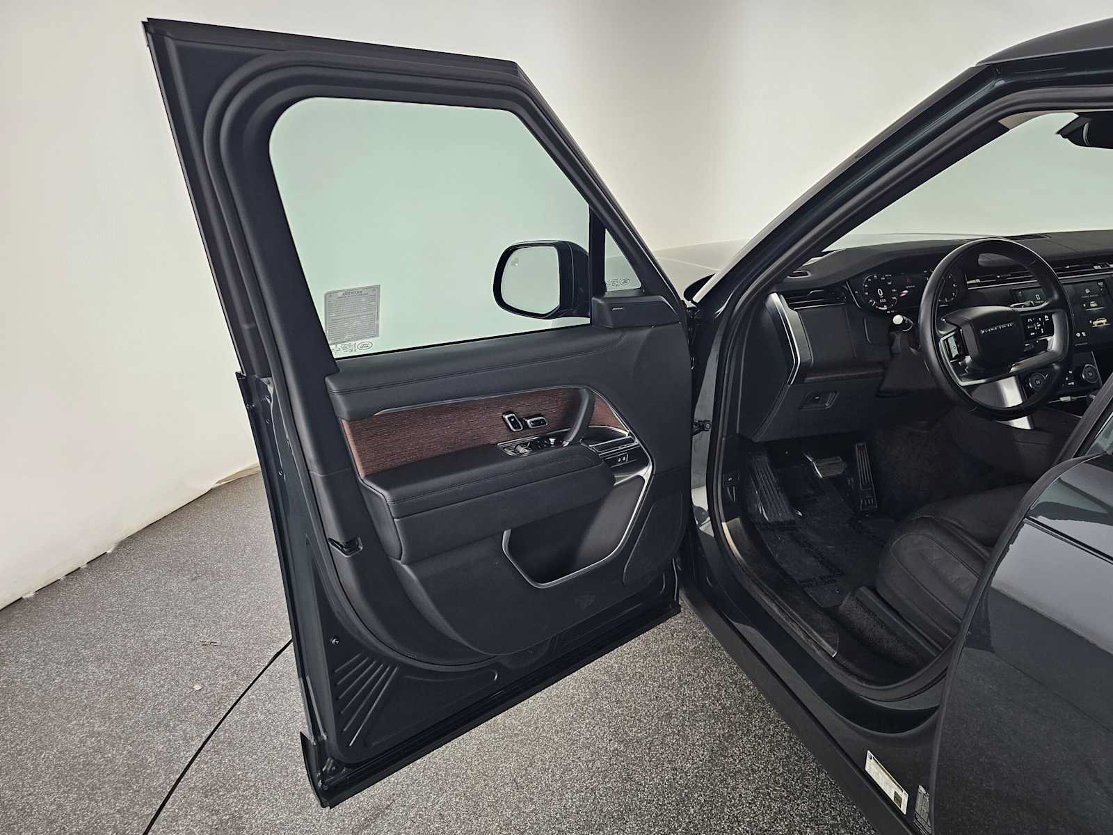 Certified 2023 Land Rover Range Rover SE AWD/4WD image 19