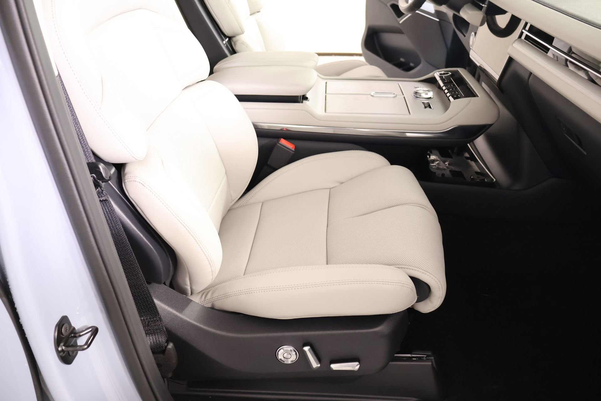 New 2026 Lincoln Navigator L Reserve AWD/4WD image 15