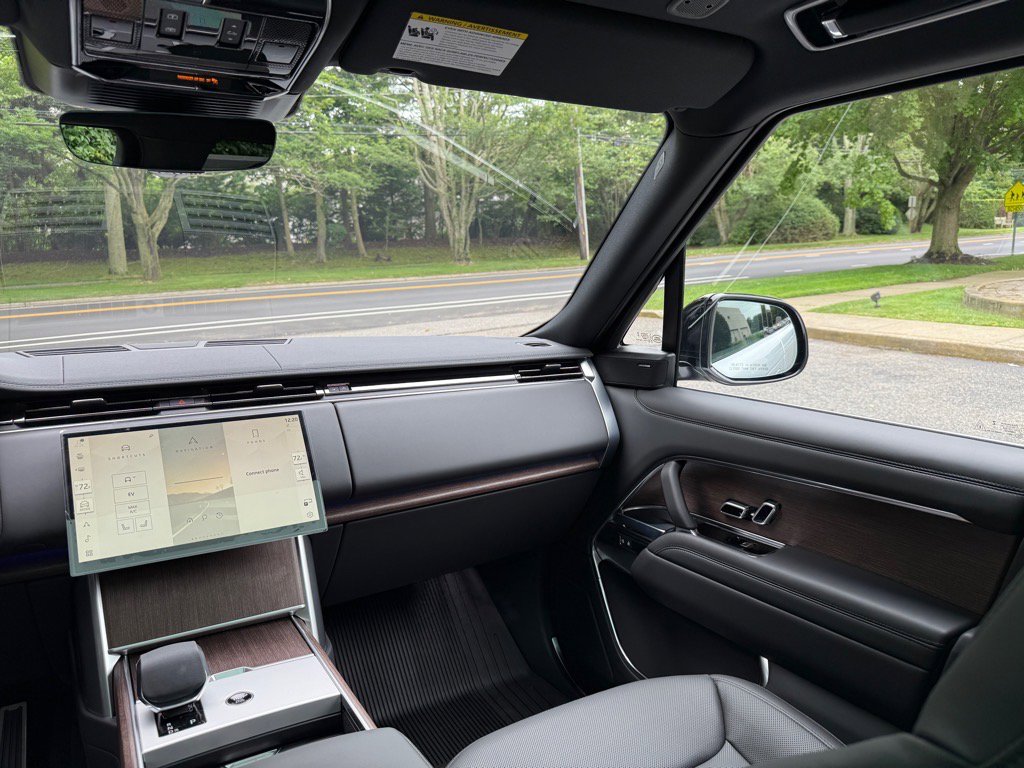New 2025 Land Rover Range Rover SE image 10