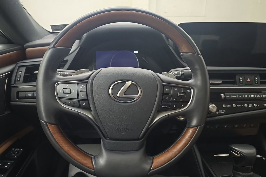 Used 2023 Lexus ES 300h Ultra Luxury image 15