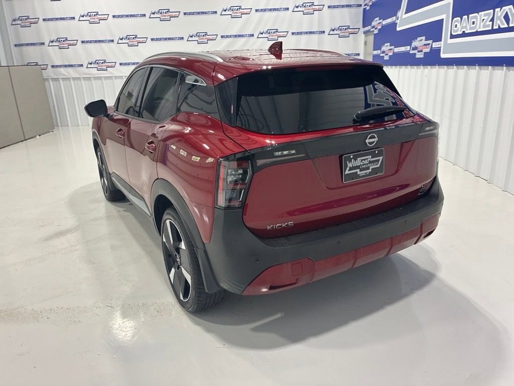 Used 2025 Nissan Kicks SR w/ SR Premium Package FWD image 5
