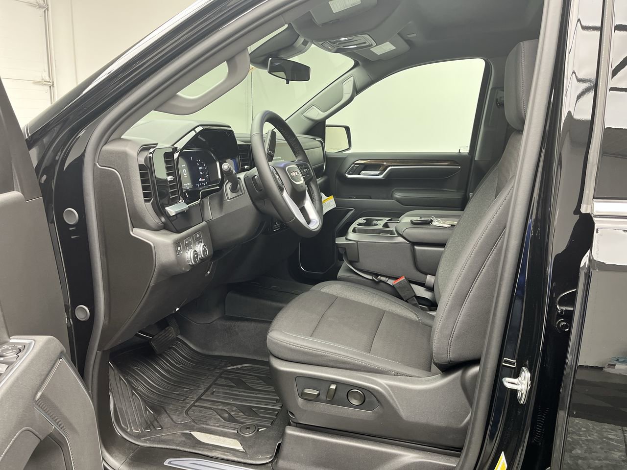 New 2026 GMC Sierra 1500 SLE AWD/4WD image 3