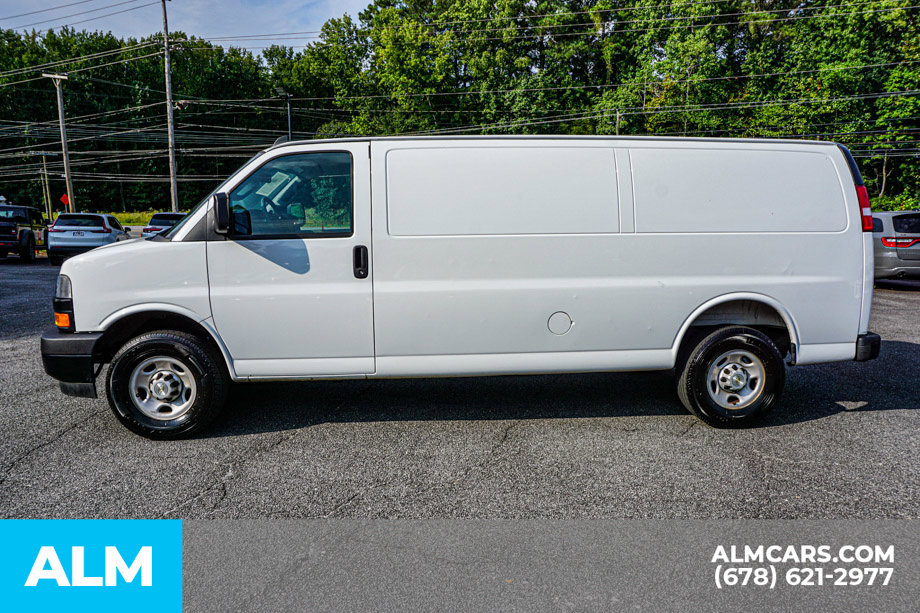 Used 2025 Chevrolet Express 3500 Extended w/ Driver Convenience Package RWD image 6