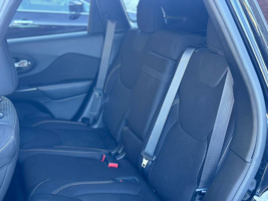 Used 2016 Jeep Cherokee Latitude w/ Safety/Convenience Group image 13