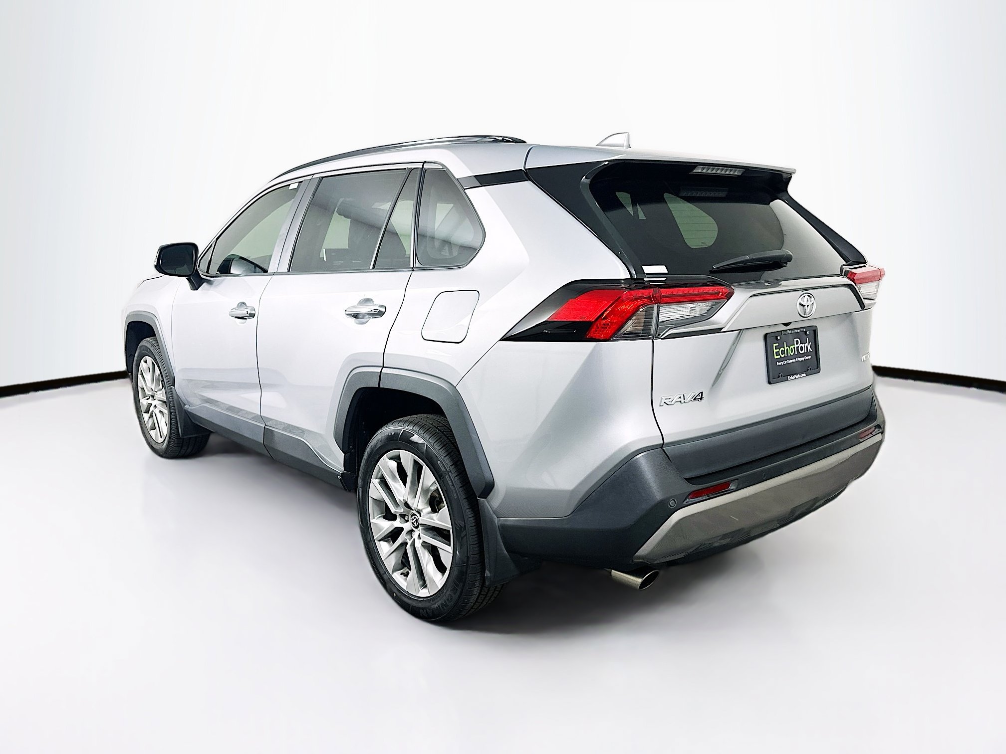 Used 2022 Toyota RAV4 Limited FWD image 5