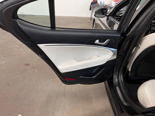 Used 2025 Genesis G70 2.5T RWD image 19