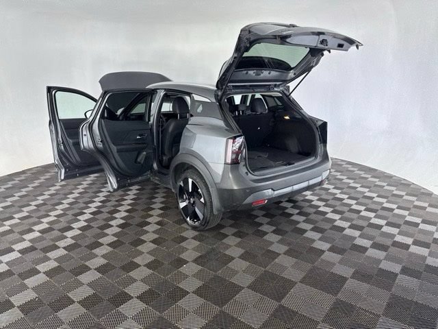 Used 2025 Nissan Kicks SR FWD image 20