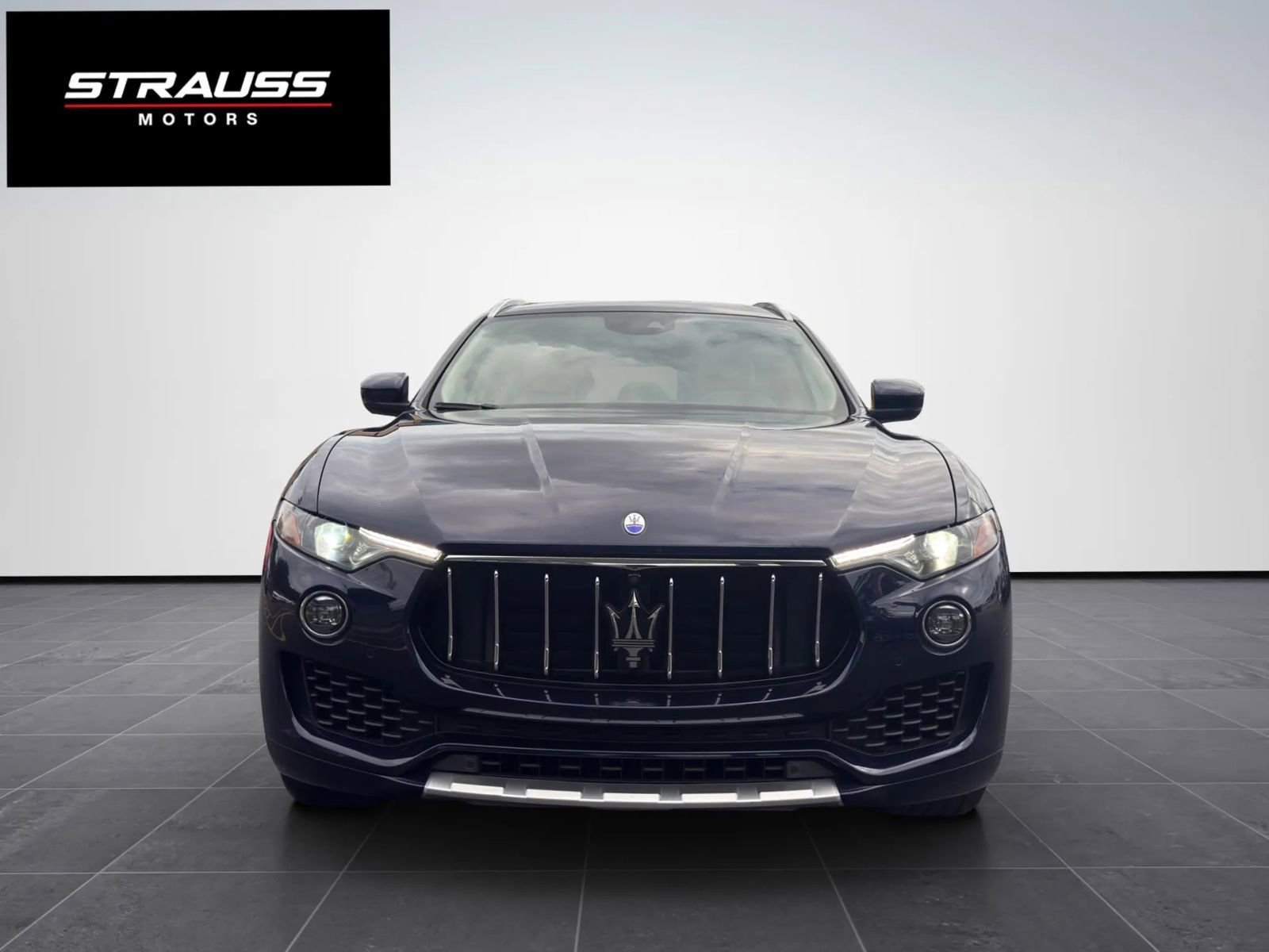 Used 2017 Maserati Levante w/ Luxury Package AWD/4WD image 3