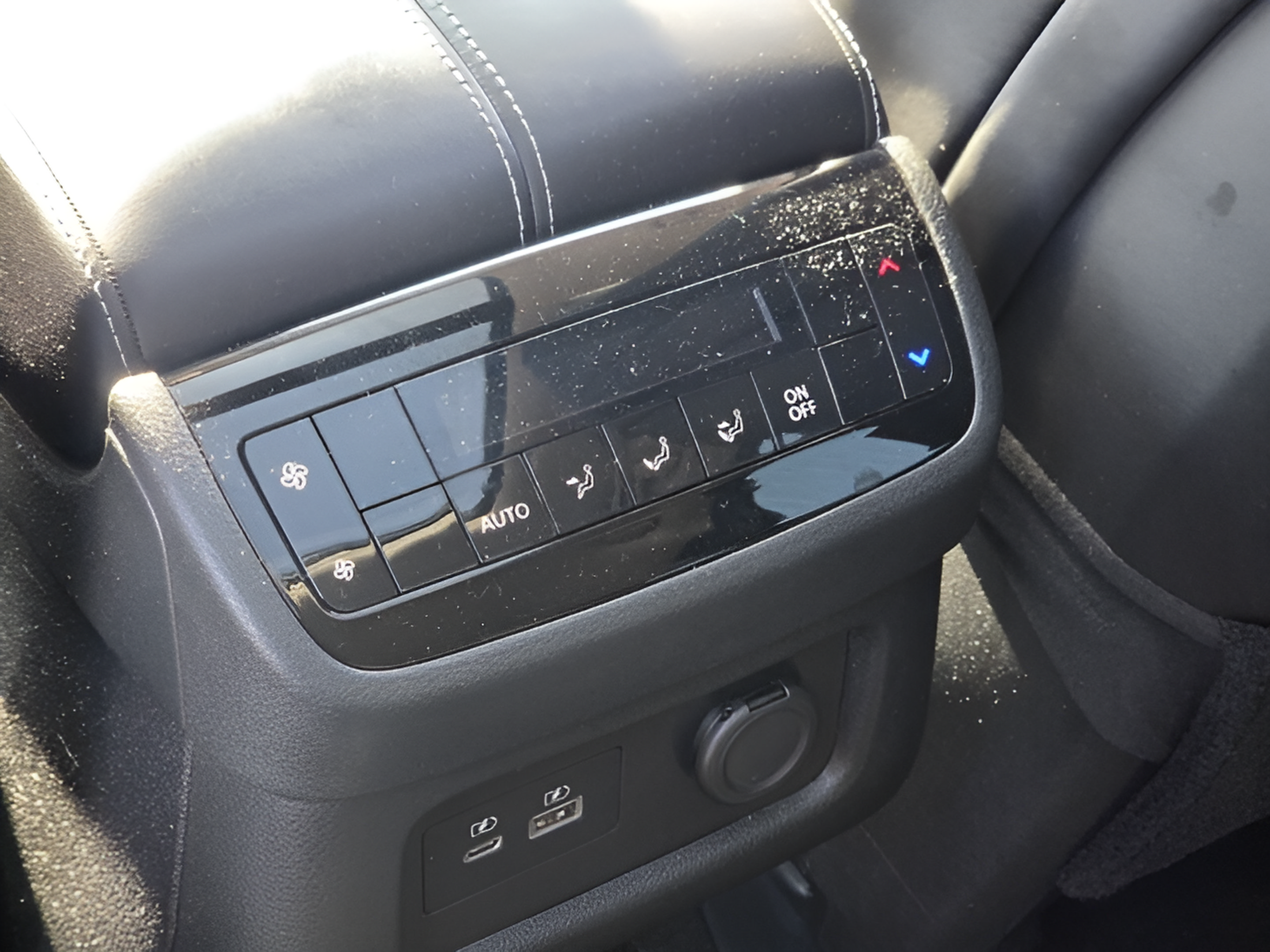 Used 2024 INFINITI QX60 Luxe w/ Performance Audio Package FWD image 11
