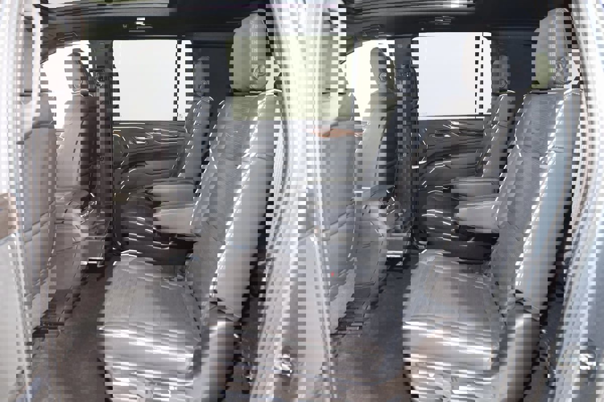 Used 2022 Cadillac Escalade ESV Premium Luxury image 59