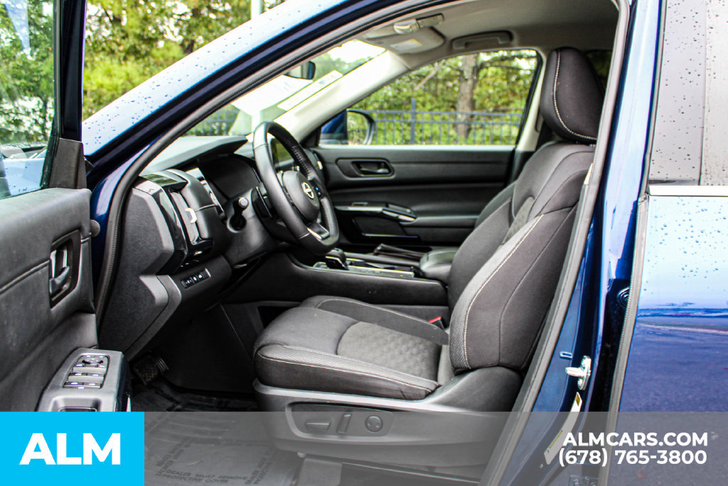 Used 2025 Nissan Pathfinder SV FWD image 16