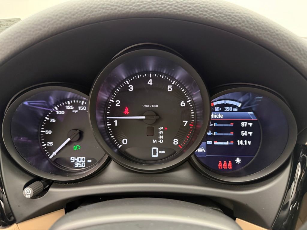 Used 2025 Porsche Macan image 11