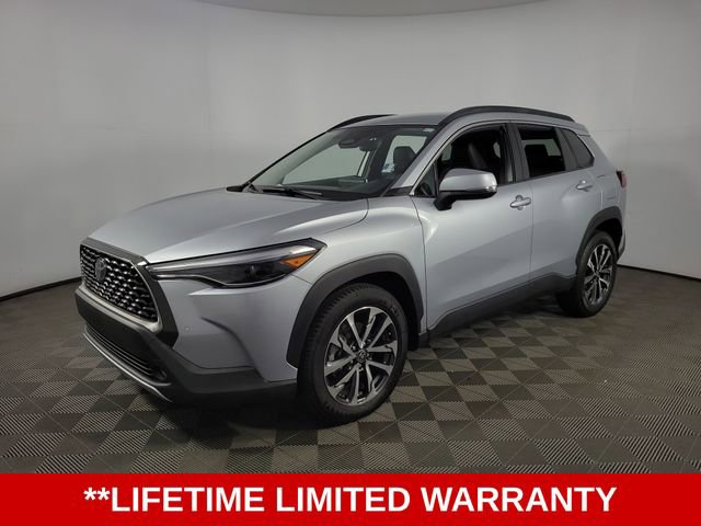 Used 2024 Toyota Corolla Cross XLE FWD image 3