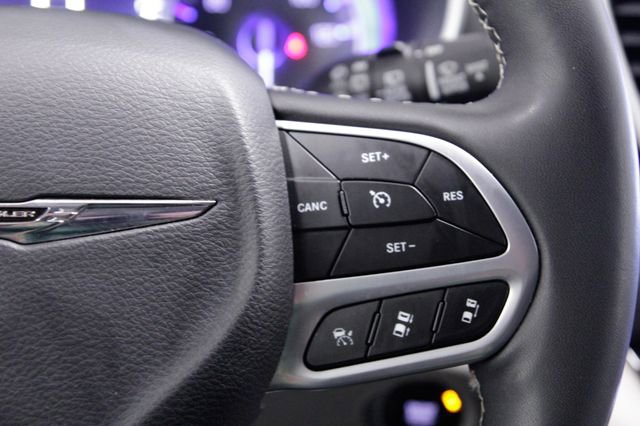 Used 2024 Chrysler Pacifica Touring-L FWD image 29