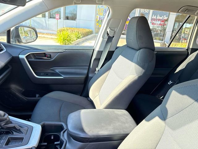 Used 2022 Toyota RAV4 LE image 21