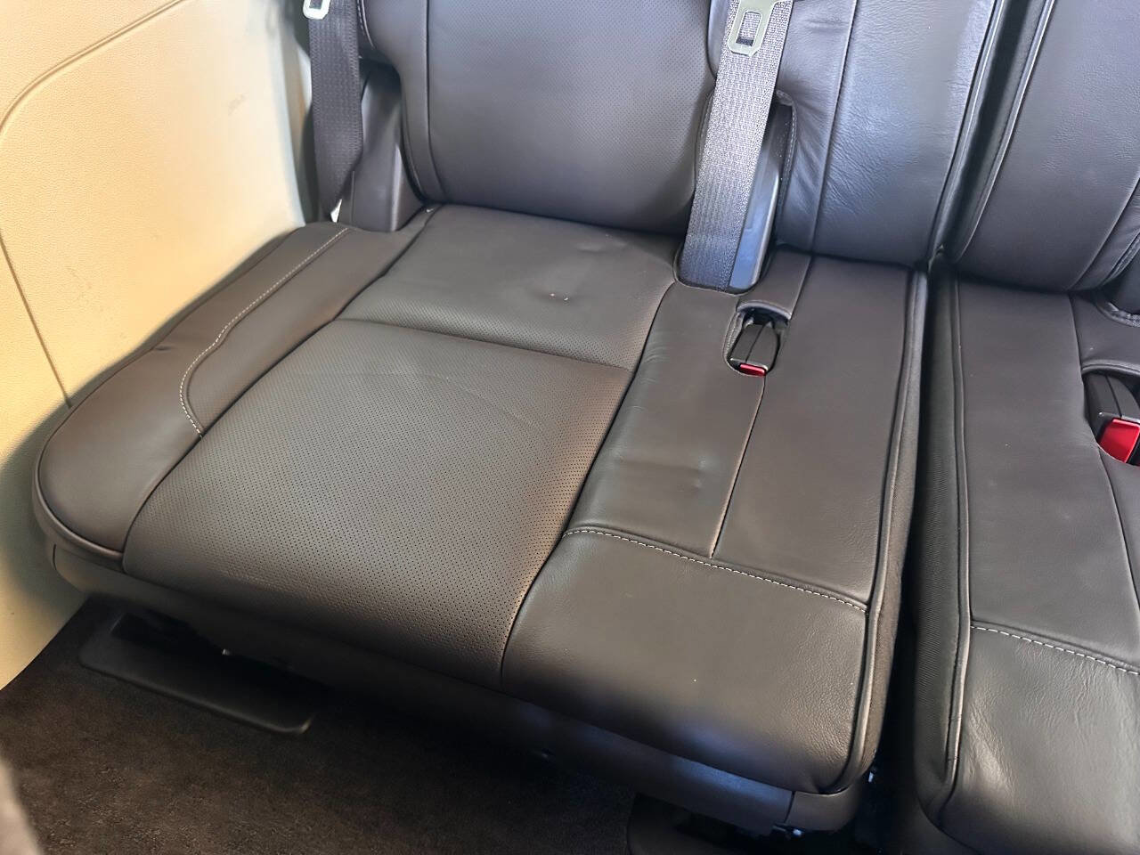 Used 2011 Cadillac Escalade Platinum image 76