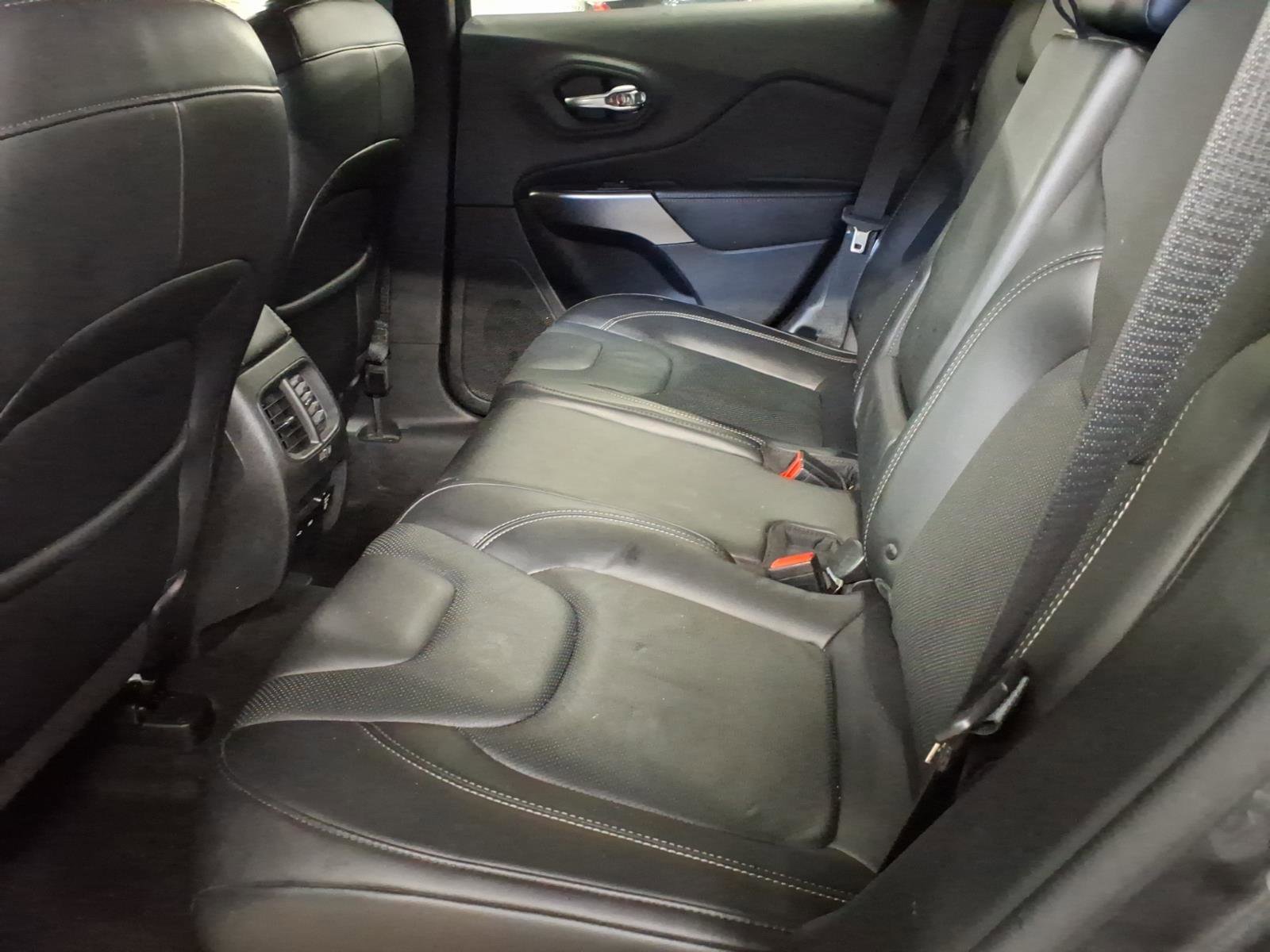 Used 2019 Jeep Cherokee Limited image 8