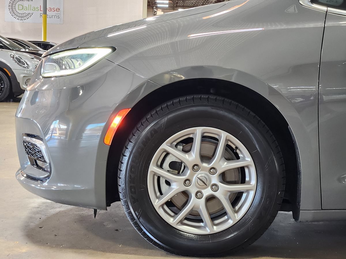 Used 2022 Chrysler Pacifica Touring-L FWD image 5