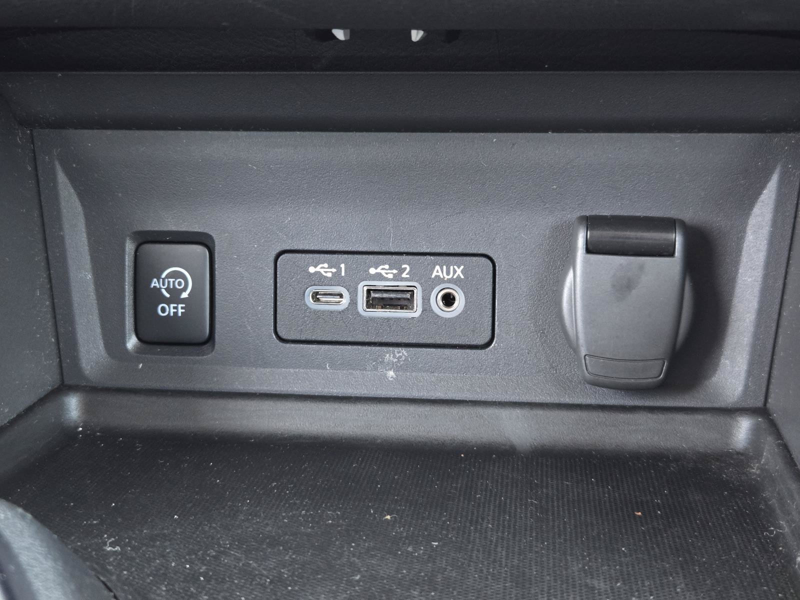 Used 2025 Nissan Sentra SR FWD image 13