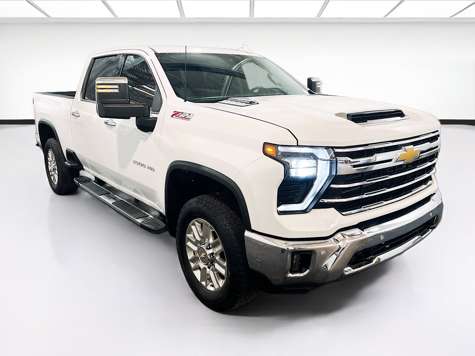 Used 2024 Chevrolet Silverado 3500 LTZ AWD/4WD image 3