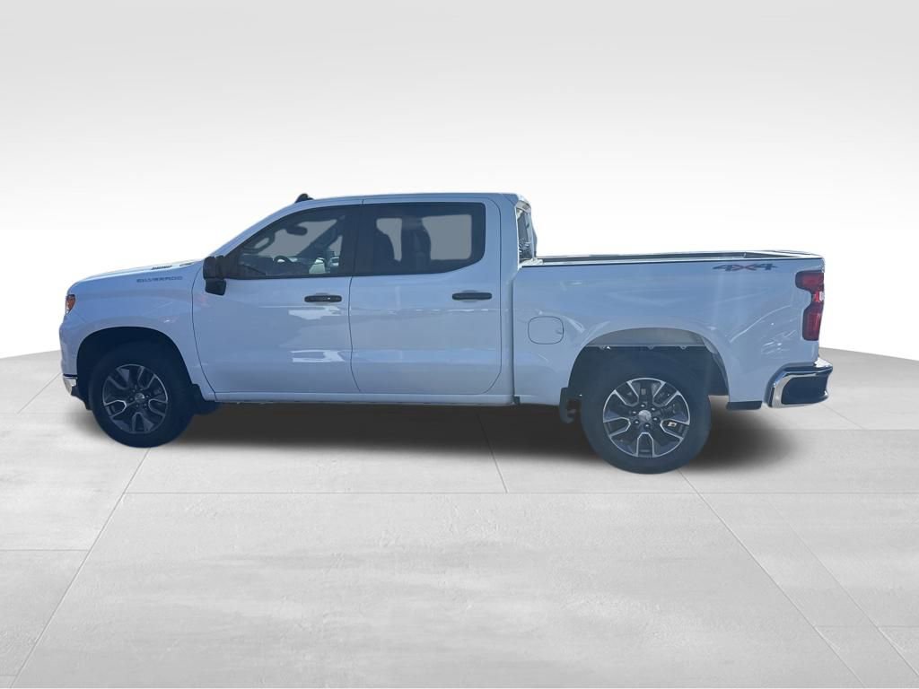 Used 2025 Chevrolet Silverado 1500 LT image 2