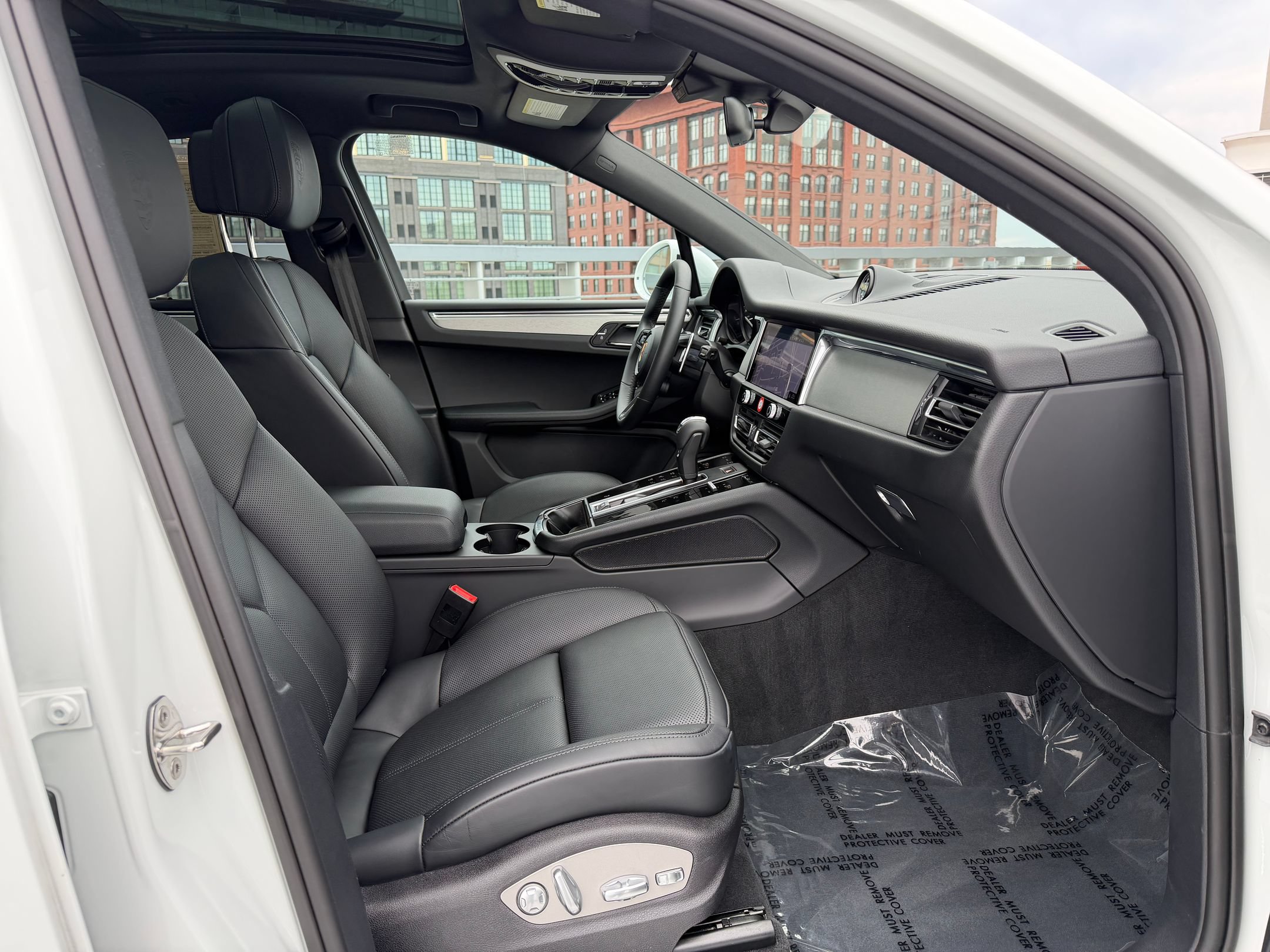 Certified 2026 Porsche Macan AWD/4WD image 15