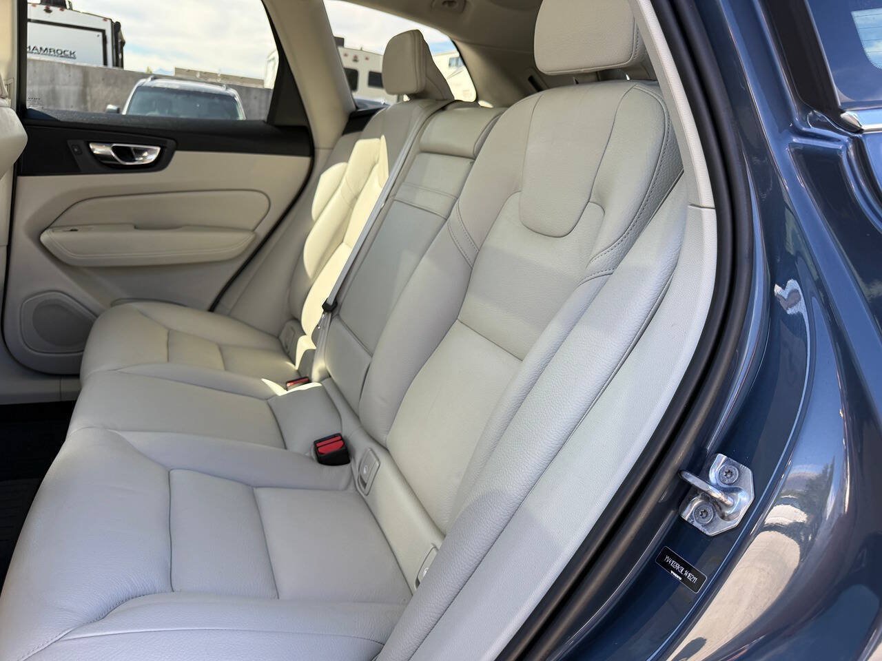 Used 2020 Volvo XC60 T5 Momentum w/ Protection Package Premier AWD/4WD image 19