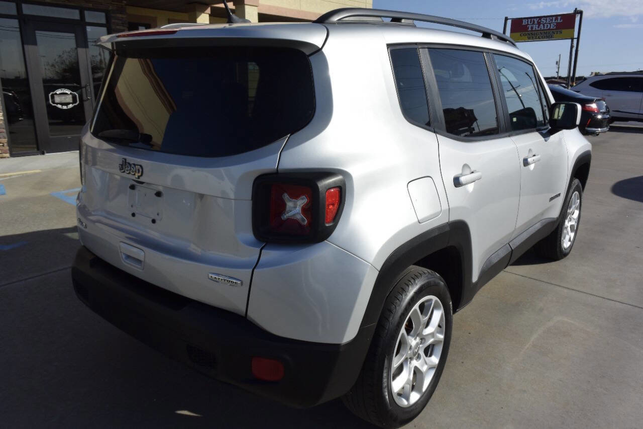 Used 2017 Jeep Renegade Latitude w/ Popular Equipment Group image 5