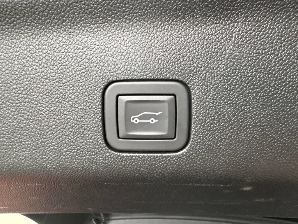 Used 2025 GMC Yukon AT4 w/ AT4 Premium Plus Package AWD/4WD image 32