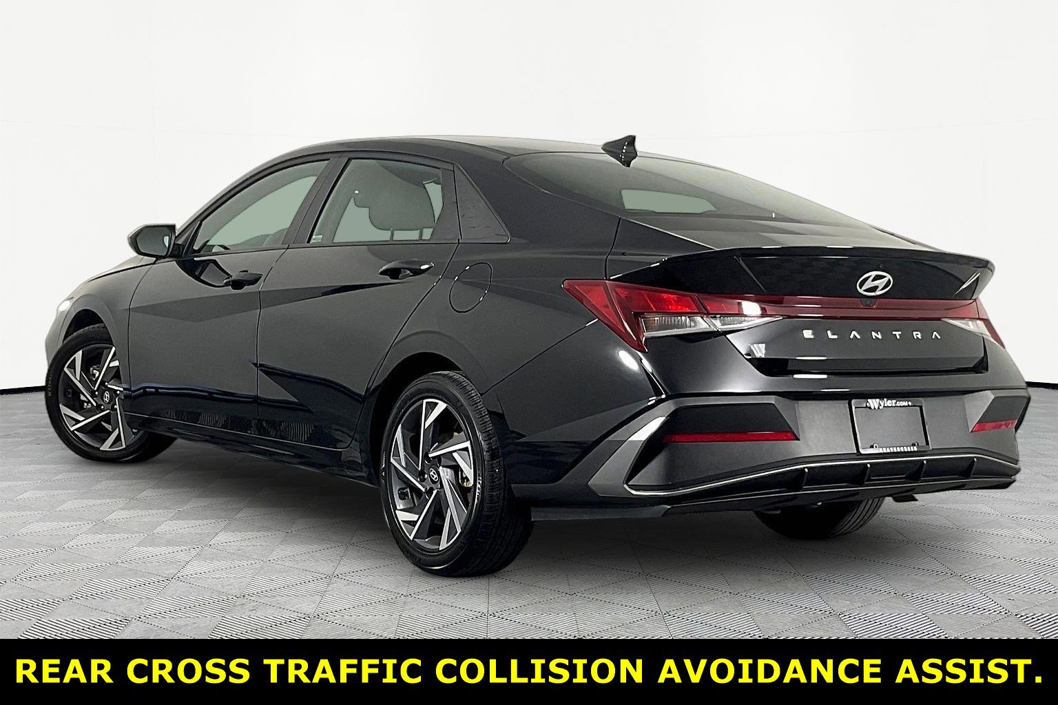 Used 2025 Hyundai Elantra Sport image 4