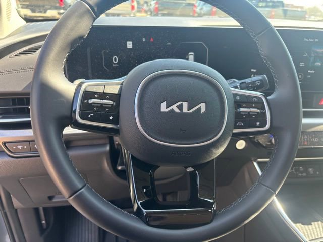 Used 2026 Kia Carnival SX w/ SX Dark Edition Package image 18