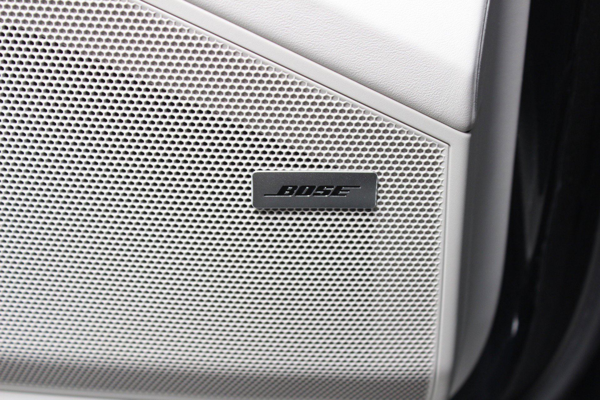 Used 2023 Porsche Cayenne Platinum Edition image 77