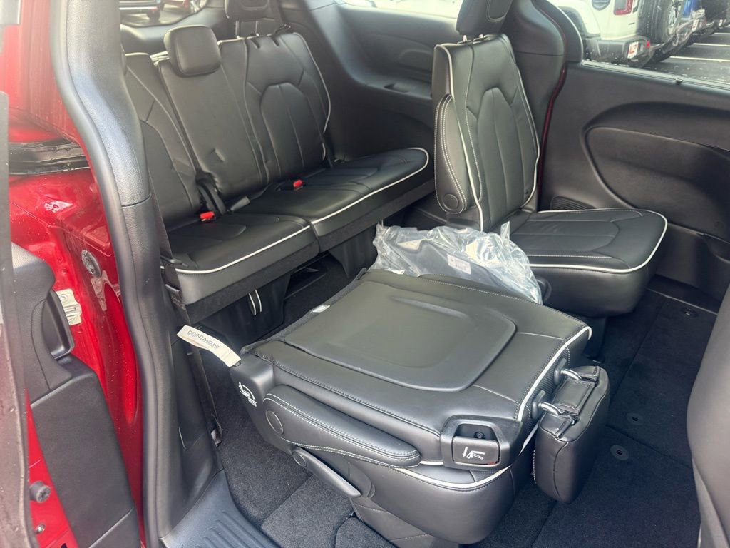 New 2026 Chrysler Pacifica Limited w/ S Appearance Package image 38