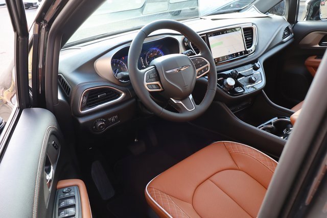 New 2026 Chrysler Pacifica Pinnacle w/ Trailer Tow Group image 14